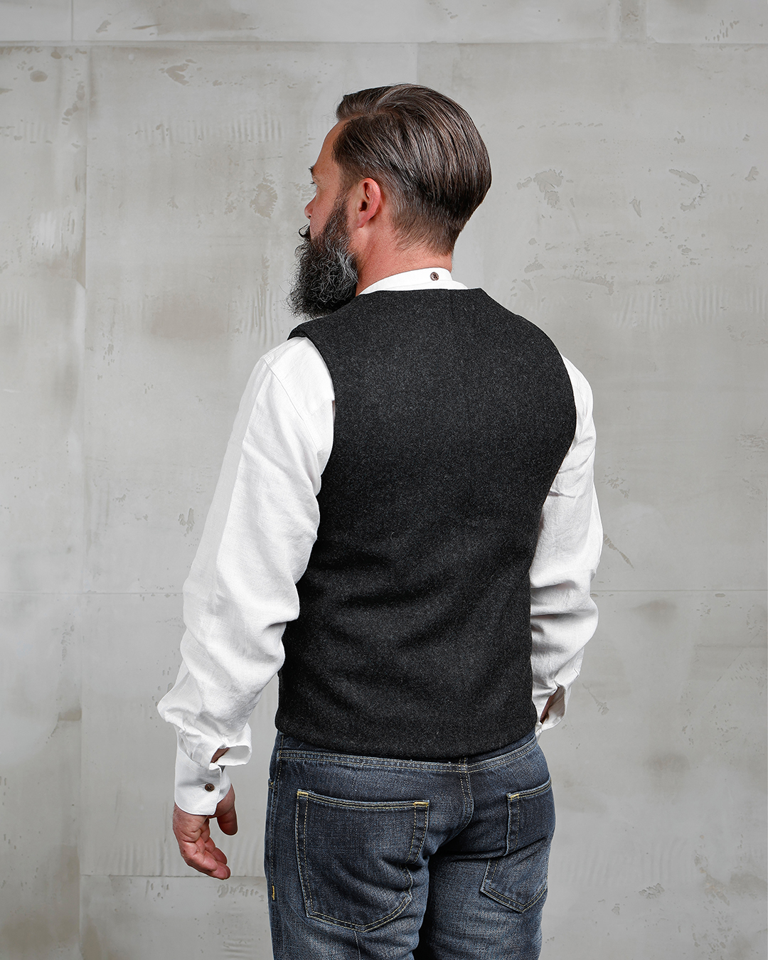 1937 Roamer Vest Beaver Black – Black wool vest with classic cut - S